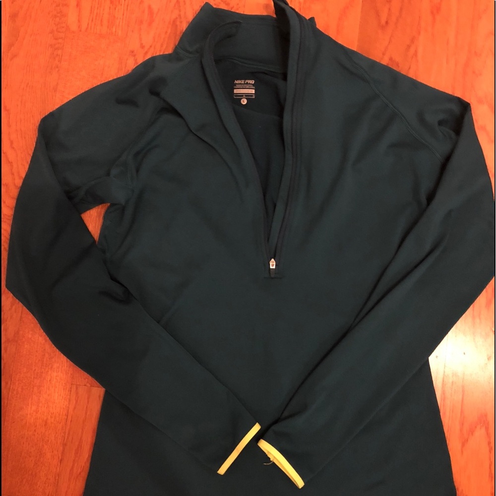 Nike Pro pullover size Large
